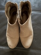 Botki skórzane Roz 38 Carinii 