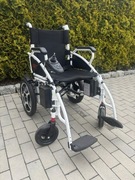 Wózek inwalidzki elektryczny składany AT52304 BIAŁY na spacer do domu