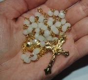 RÓŻANIEC Kryształki Biało Złoty Komunia Prezent