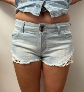 Spodenki jeansowe szorty jeans z koronką regular Clockhouse rozmiar 38 M