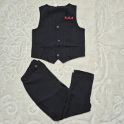 Kamizelka garniturowa + spodnie na 122 cm dla chlopca  w paski