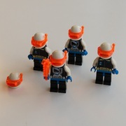 4 figurki LEGO Ice Planet: 2x Chief sp019 + 2x Male sp018 + dodatki