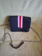 Torebka  czarna ozdobna  srebrnym łańcuchem Orsay 