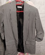 Marynarka w drobną krateczkę.