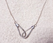 Naszyjnik w kolorze srebrnym na Łańcuszku