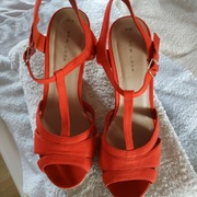 Sandały damskie na koturnie z korka.