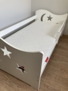 Magnat Łóżko dziecięce Miki 160X80 B1 księżyc i gwiazdki