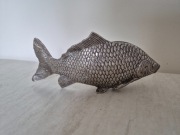 Metalowy serwetnik w kształcie ryby 