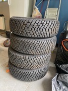 Suzuki Jimny Koła zimowe z kolcami (GOODYEAR) P205/70R15