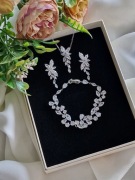 Komplet biżuterii ślubnej w srebrnym kolorze 