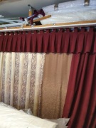 Trzy sztuki kompletów zasłon i lambrekinów 