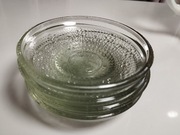 Cztery małe, szklane spodki z ZSRR, wzór w kropki, cena kompletu 