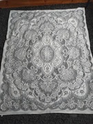 Koronkowy obrus ecri