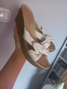 M&S Mark Spencer klapki koturn laczki typ lasocki kazar hm białe skora