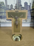 Krzyż stojący z figurą Chrystusa – drewno i metal