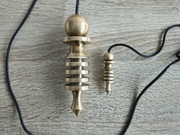 2 WAHADŁA IZIS, IZYS, – GIGANT i STANDARD mosiądz, wahadło, wahadełko