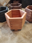 Donica sześciokątna drewniana skrzynka na kwiaty 