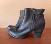 Czarne botki damskie na obcasie - rozmiar 39