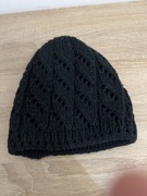 Czarna czapka zimowa