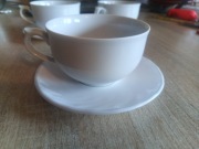 Filiżanka ze spodkiem, biała porcelana (57)