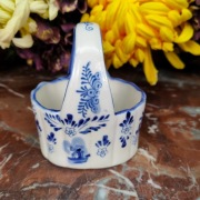 Śliczny ręcznie malowany koszyczek z rączką - Delft Blue #2