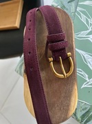 Pasek damski slim fit ze złotą klamrą 