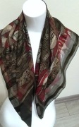 Markowa oryginalna włoska śliczna  apaszka w łdnych kolorach i wzorze 