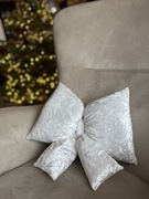 Poduszka kokarda w kolorze perłowym