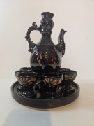Ceramiczny dzbanek z kieliszkami 