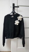 Czarna bluza ocieplana z kwiatkami luzniejszy krój, z kwiatem 3D