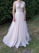 suknia ślubna ivory litera A. Dekolt wąski głęboki