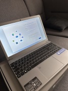Laptop w bardzo dobrym stanie 
