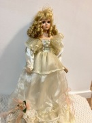 Vintage lalka porcelanowa 62 cm blond loki niebieskie oczy stan dobry