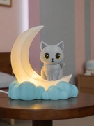 Lampka LED "Dreaming Kitty" – Uroczy Kotek na Księżycu!