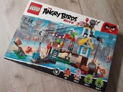 LEGO 75824 The Angry Birds Movie Demolka w Pig City kompletne