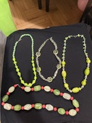 Zestaw biżuterii sztucznej w kolorach zieleni