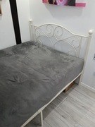 Łozko metalowe że stelażem 140 x 200