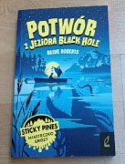 Potwór z Jeziora Black Hole Dashe Roberts 
