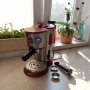 Ekspres do kawy ciśnieniowy kolbowy spieniacz mleka Zelmer Piano 