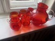 Czerwone szkło dzbanek i 5 szklanek - lata 70te