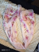 Piękny szal z kwiatami 