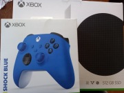 Xbox series S plus dwa pady