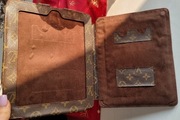 Zadbany i porządnie wykonany case do Ipad Louis Vuitton