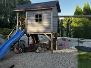 Plac zabaw ze zjeżdżalnią, bujaczką i ścianką wspinaczkową 