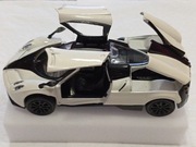 Samochód z napędem pull back . Zabawki dla dzieci i młodzieży 