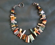 Korale ze sztucznego kamienia