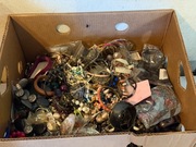 Karton biżuterii około 8-10 kg. Różne biżuteria 