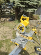 Piła ukośnica DeWalt 1800 w. 