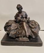 Włoska stara figura ,,Kobieta karmiąca ,,