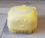 Sylikonowa szczotka do kąpieli dla psa z dozownikiem na szampon żółta 